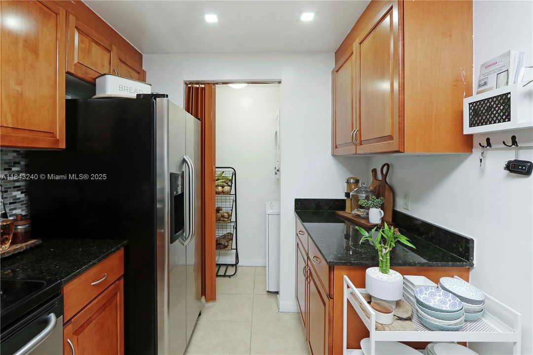 For Sale: $454,000 (2 beds, 2 baths, 920 Square Feet)