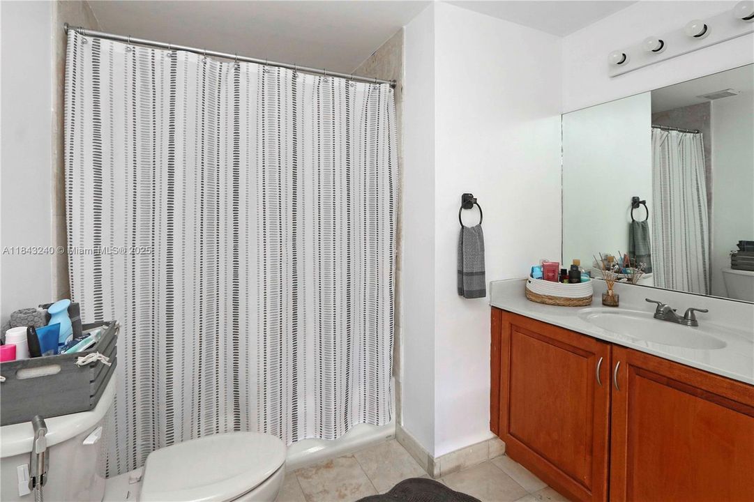 For Sale: $454,000 (2 beds, 2 baths, 920 Square Feet)