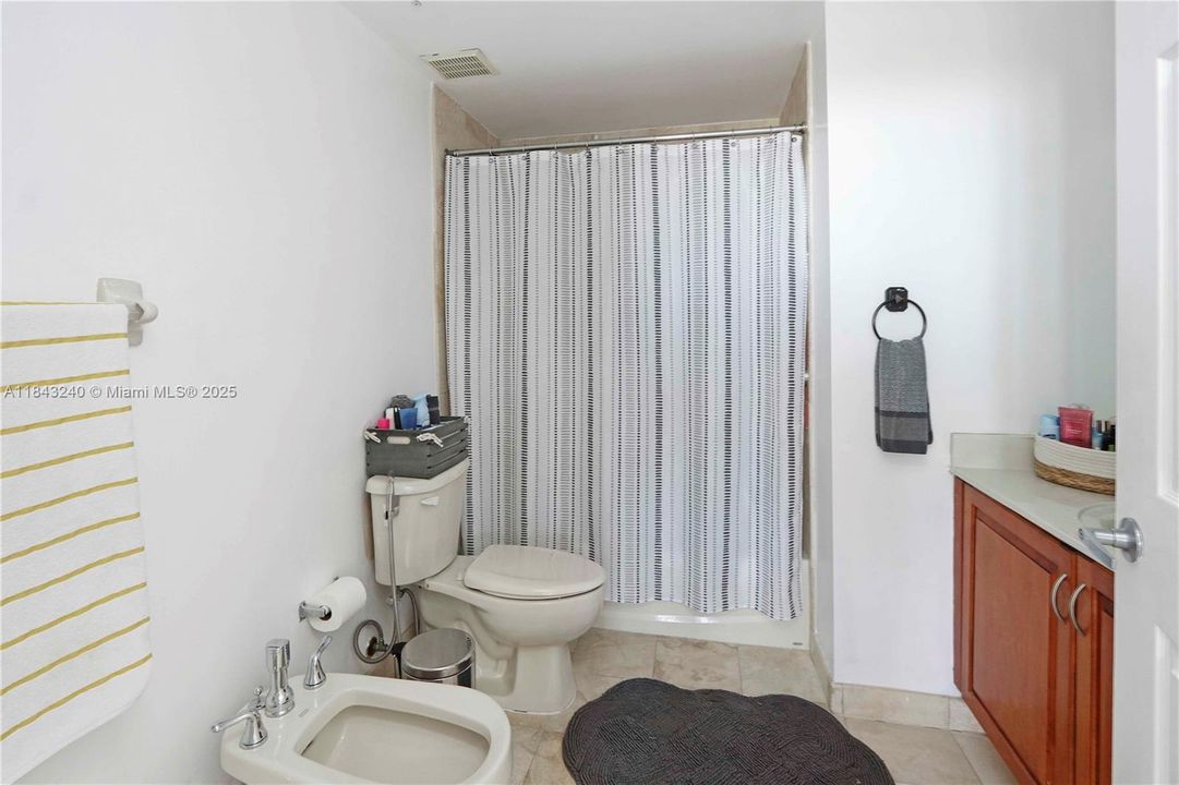 For Sale: $454,000 (2 beds, 2 baths, 920 Square Feet)