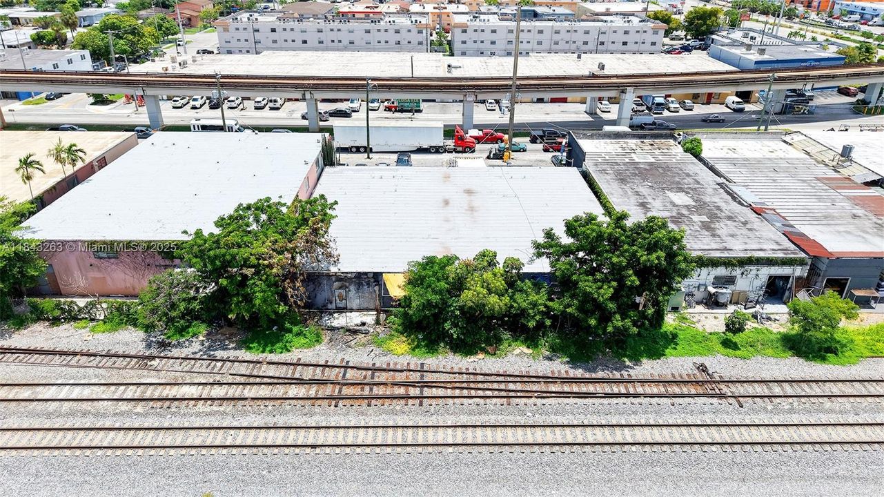 合同活跃: $1,800,000 (0 贝兹, 0 浴室, 0 平方英尺)