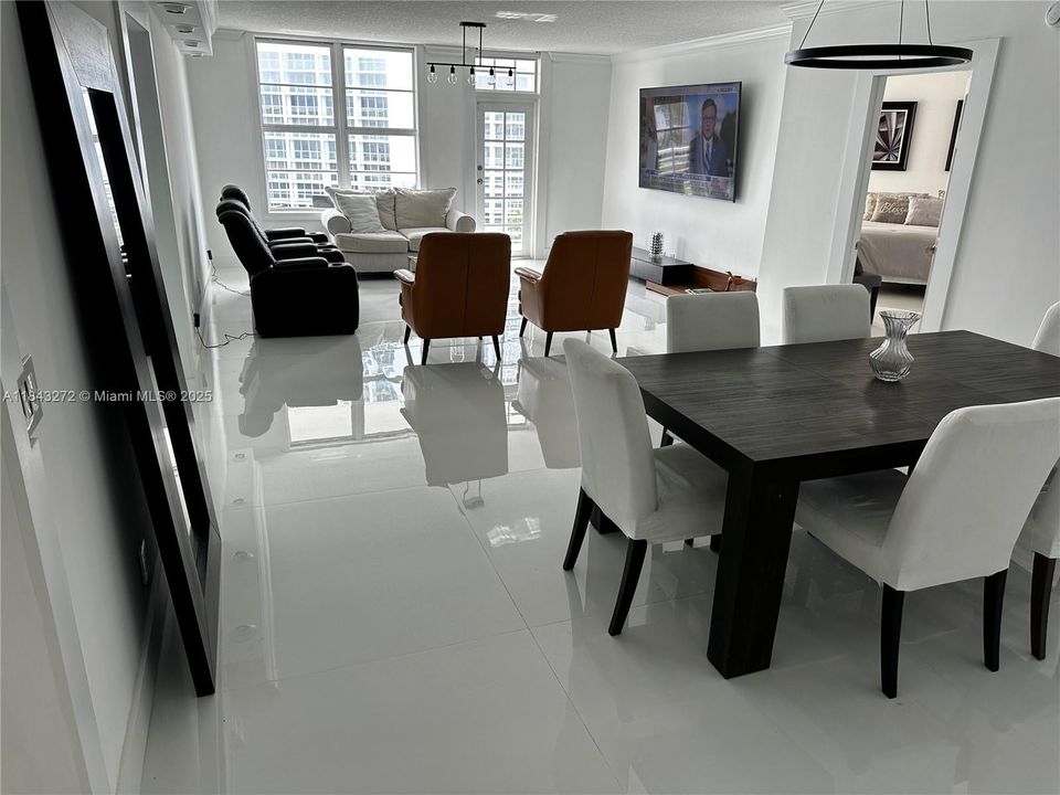 Под контрактом: $4,500 (2 спален, 2 ванн, 1535 Квадратных фут)