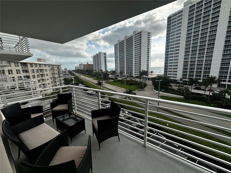 Под контрактом: $4,500 (2 спален, 2 ванн, 1535 Квадратных фут)