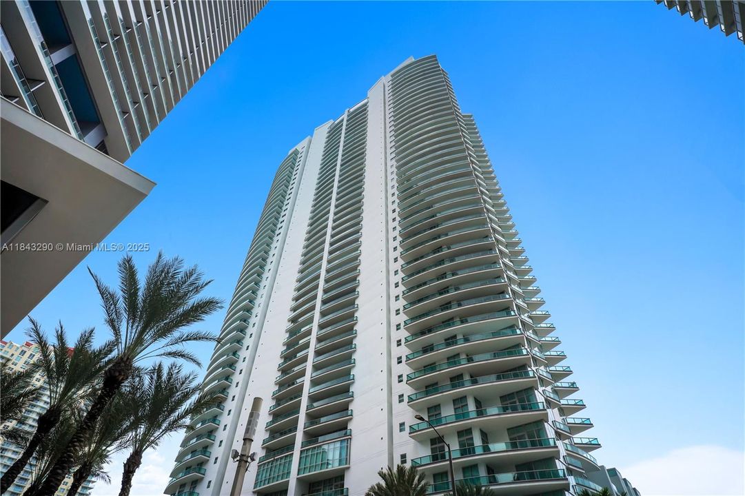 For Sale: $1,950,000 (2 beds, 3 baths, 1730 Square Feet)