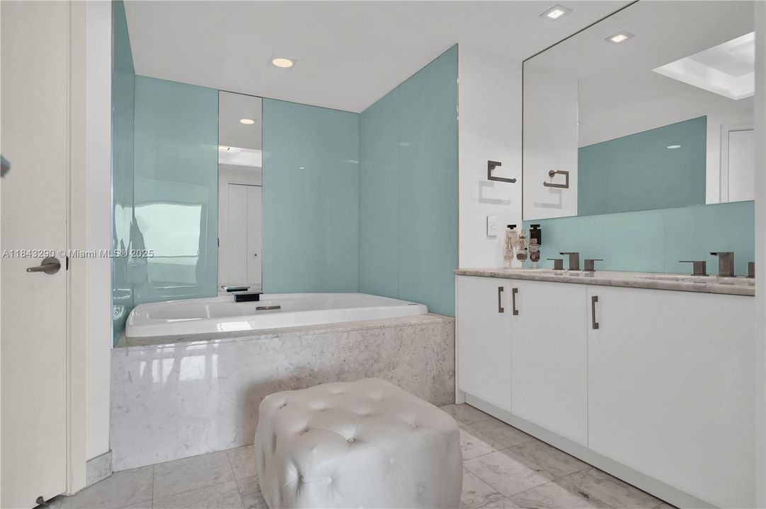 For Sale: $1,950,000 (2 beds, 3 baths, 1730 Square Feet)