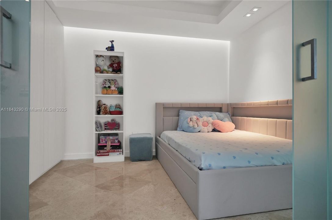 For Sale: $1,950,000 (2 beds, 3 baths, 1730 Square Feet)