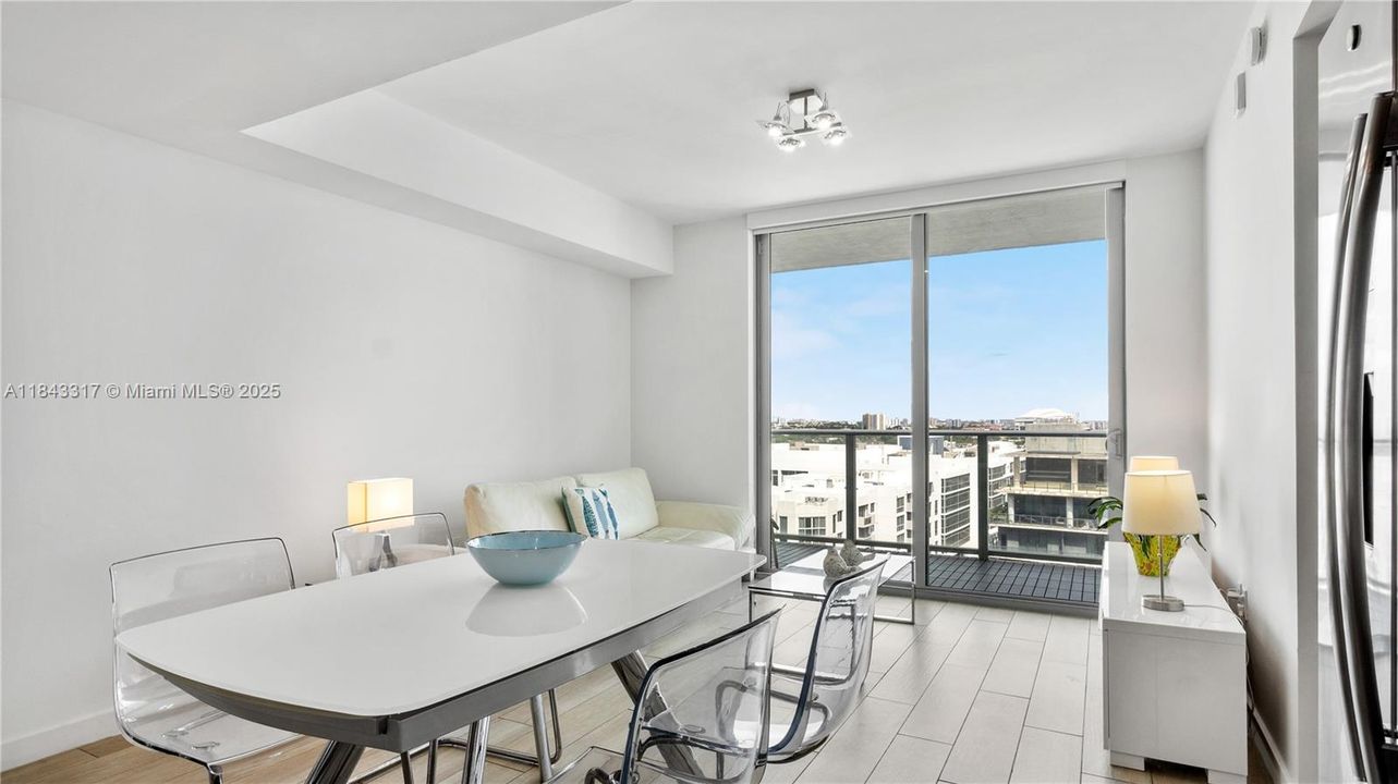 For Sale: $519,000 (2 beds, 2 baths, 912 Square Feet)