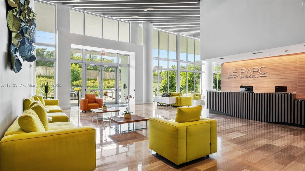 For Sale: $519,000 (2 beds, 2 baths, 912 Square Feet)