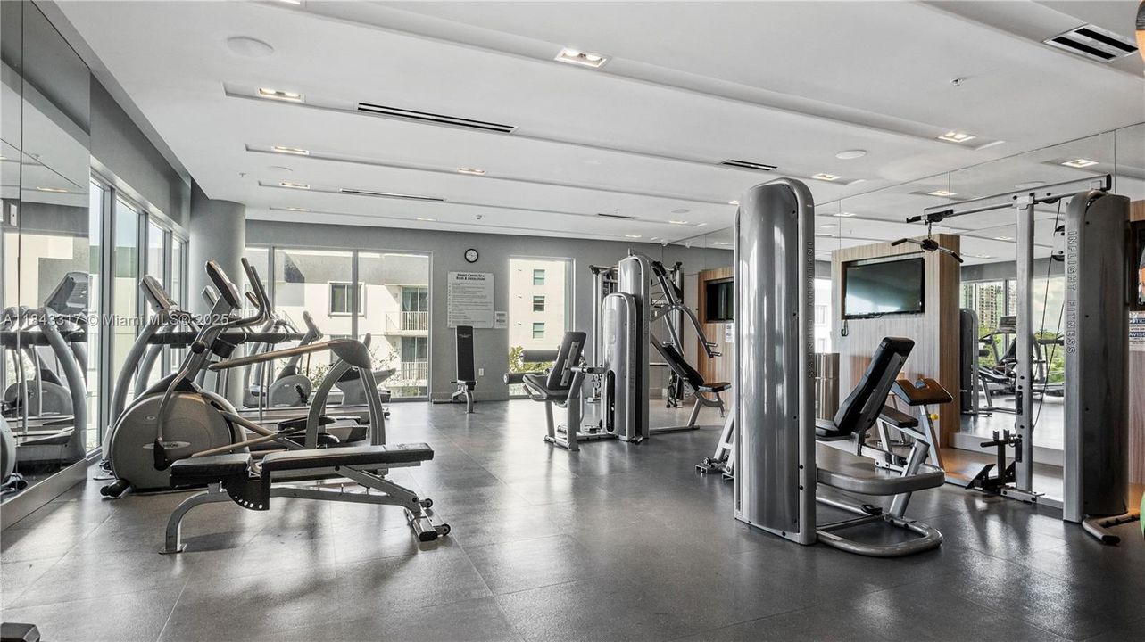 For Sale: $519,000 (2 beds, 2 baths, 912 Square Feet)