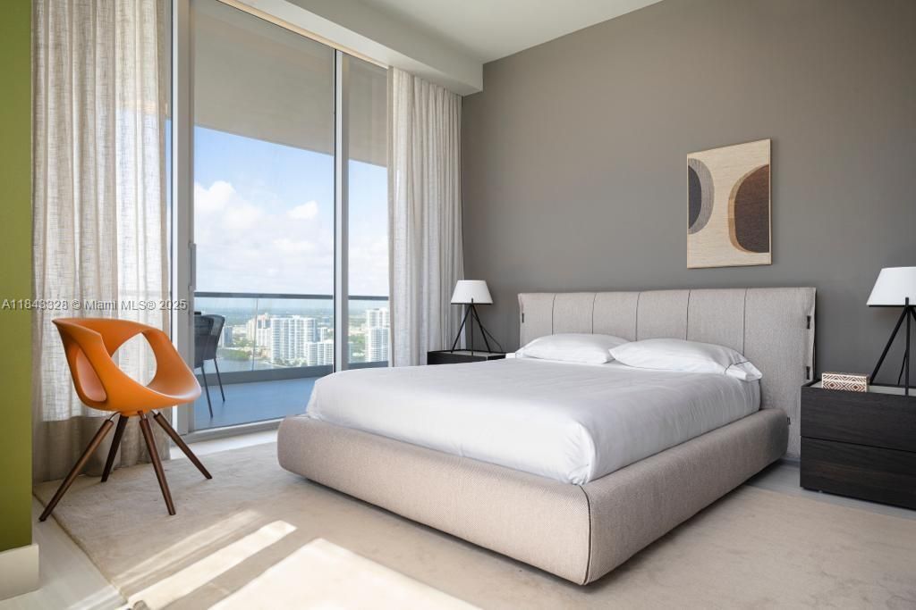 Recently Sold: $7,700,000 (4 beds, 5 baths, 3252 Square Feet)