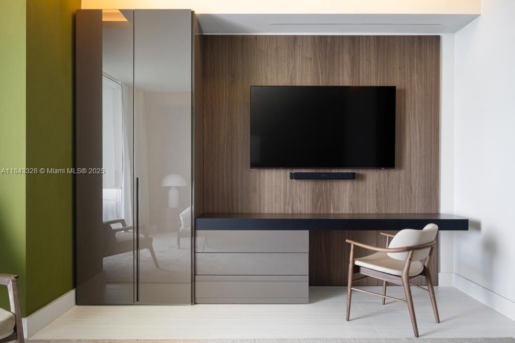 Recently Sold: $7,700,000 (4 beds, 5 baths, 3252 Square Feet)