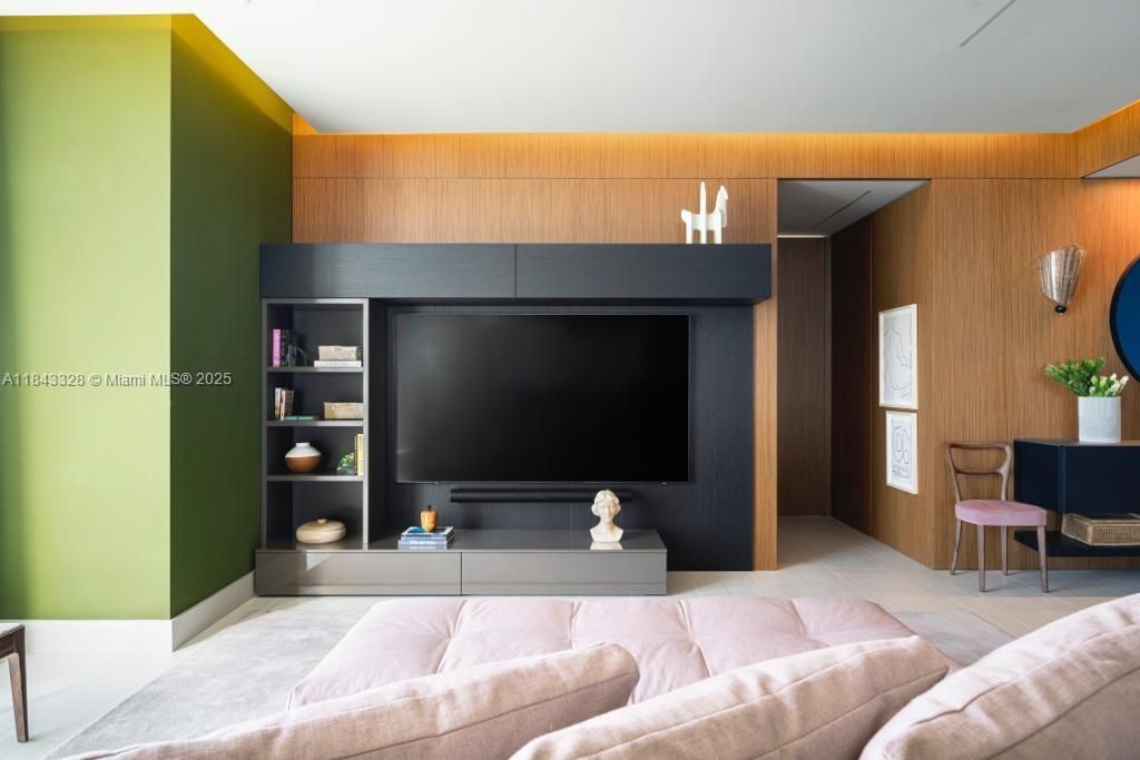 Recently Sold: $7,700,000 (4 beds, 5 baths, 3252 Square Feet)