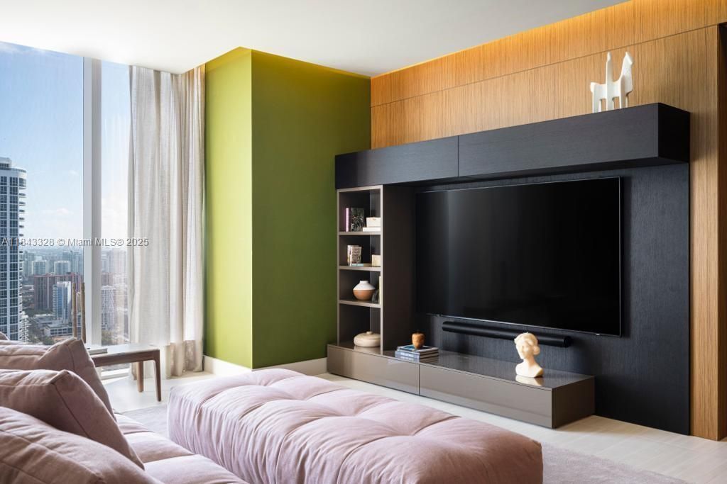 Recently Sold: $7,700,000 (4 beds, 5 baths, 3252 Square Feet)