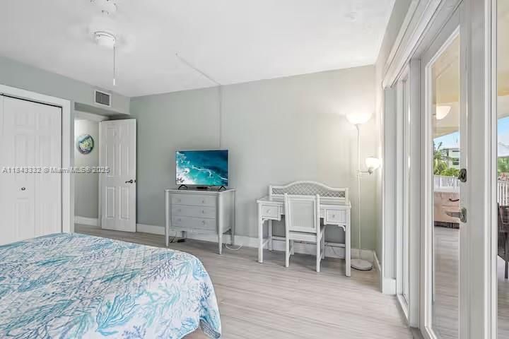 待售: $2,500,000 (4 贝兹, 3 浴室, 1500 平方英尺)