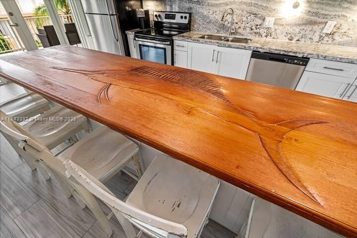 待售: $2,500,000 (4 贝兹, 3 浴室, 1500 平方英尺)