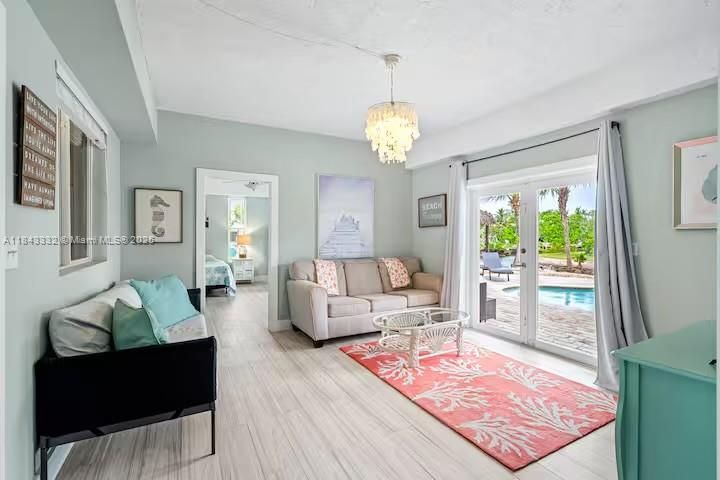 待售: $2,500,000 (4 贝兹, 3 浴室, 1500 平方英尺)