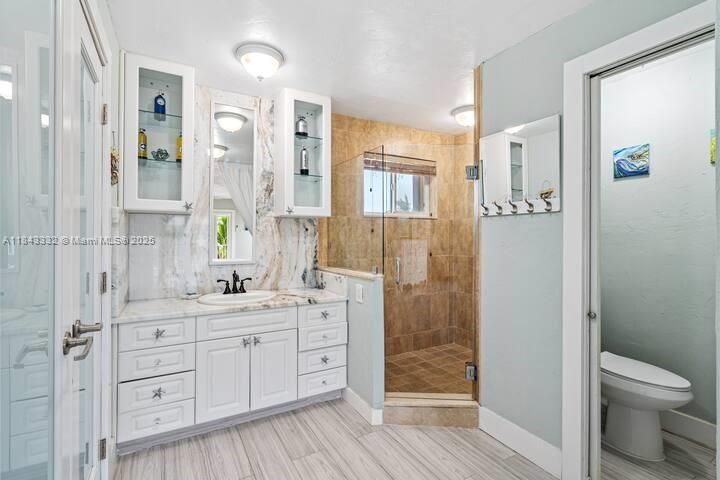 待售: $2,500,000 (4 贝兹, 3 浴室, 1500 平方英尺)