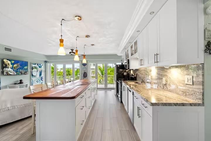 待售: $2,500,000 (4 贝兹, 3 浴室, 1500 平方英尺)