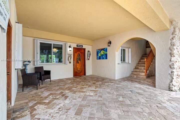 待售: $2,500,000 (4 贝兹, 3 浴室, 1500 平方英尺)