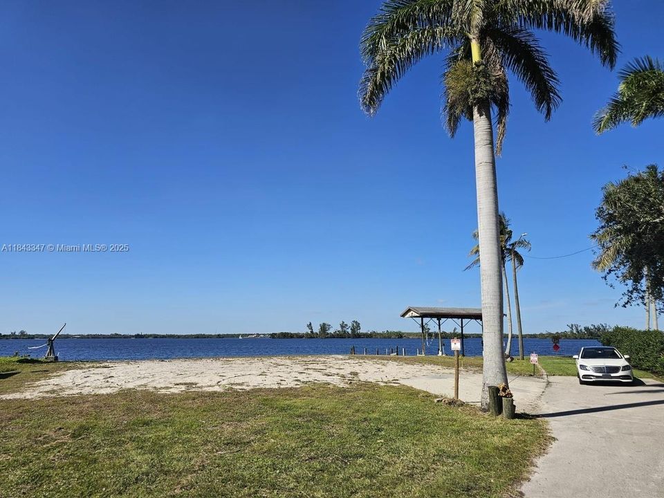 待售: $499,000 (0.25 acres)