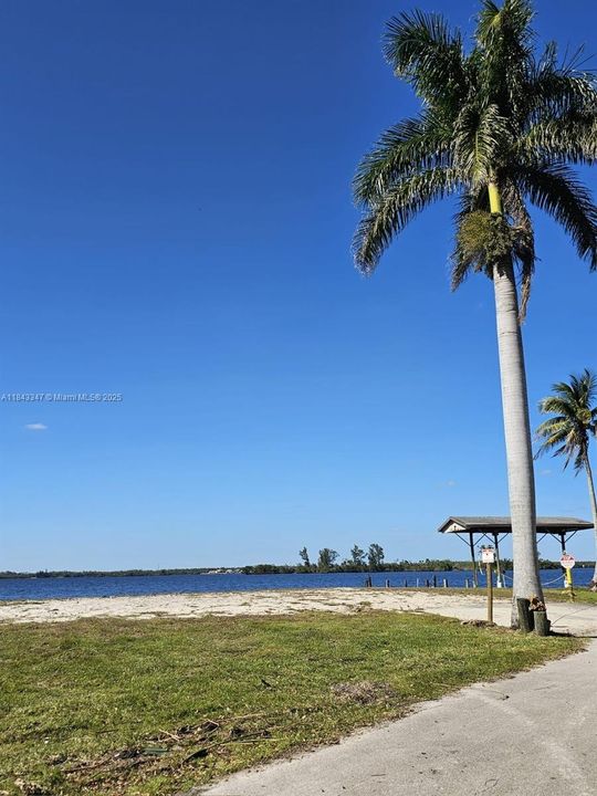 待售: $499,000 (0.25 acres)