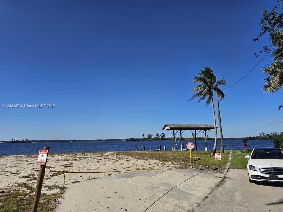 待售: $499,000 (0.25 acres)