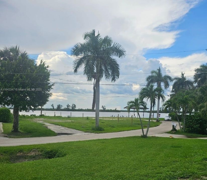 待售: $499,000 (0.25 acres)