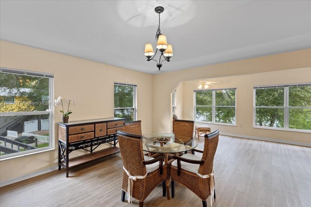 En Venta: $550,000 (2 camas, 2 baños, 1456 Pies cuadrados)