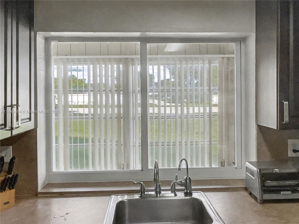 Под контрактом: $105,500 (2 спален, 2 ванн, 950 Квадратных фут)