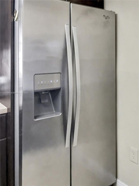 Под контрактом: $105,500 (2 спален, 2 ванн, 950 Квадратных фут)