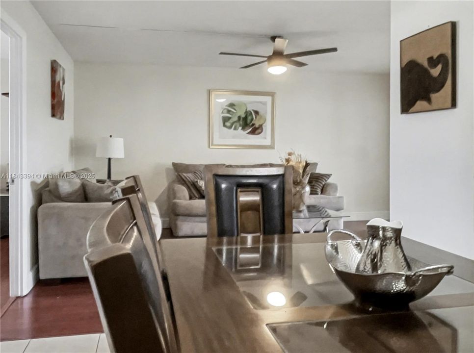 Под контрактом: $105,500 (2 спален, 2 ванн, 950 Квадратных фут)