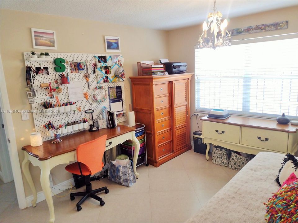 Activo con contrato: $625,000 (3 camas, 2 baños, 1804 Pies cuadrados)