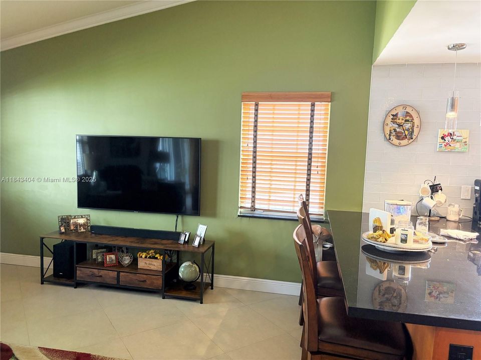 Activo con contrato: $625,000 (3 camas, 2 baños, 1804 Pies cuadrados)