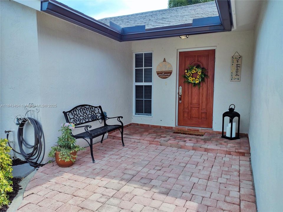 Activo con contrato: $625,000 (3 camas, 2 baños, 1804 Pies cuadrados)