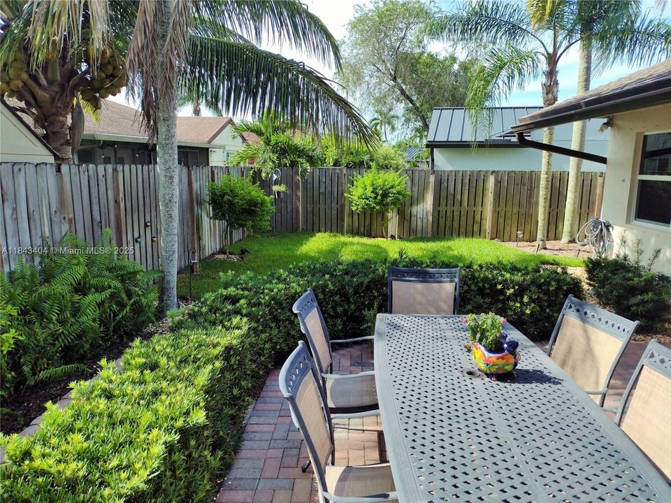 Activo con contrato: $625,000 (3 camas, 2 baños, 1804 Pies cuadrados)