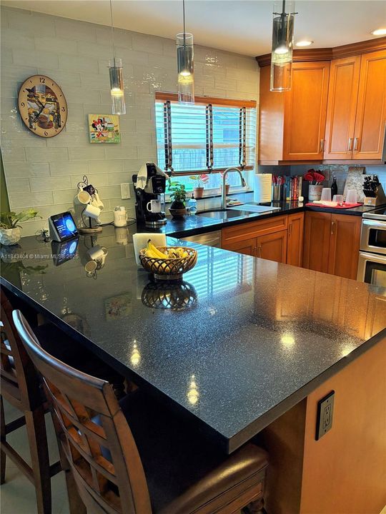 Activo con contrato: $625,000 (3 camas, 2 baños, 1804 Pies cuadrados)