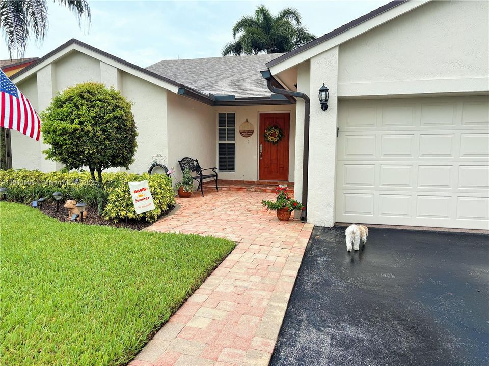 Activo con contrato: $625,000 (3 camas, 2 baños, 1804 Pies cuadrados)