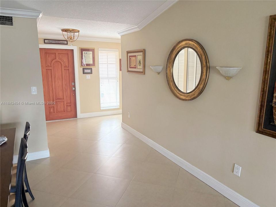 Activo con contrato: $625,000 (3 camas, 2 baños, 1804 Pies cuadrados)