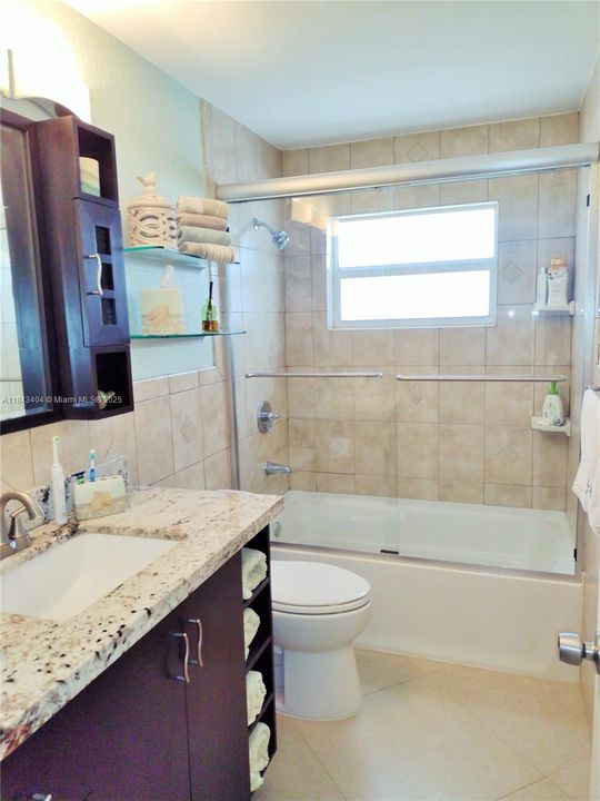 Activo con contrato: $625,000 (3 camas, 2 baños, 1804 Pies cuadrados)