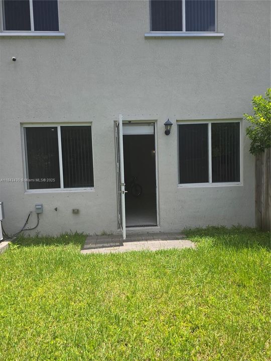 Active With Contract: $3,800 (4 beds, 2 baths, 1524 Square Feet)