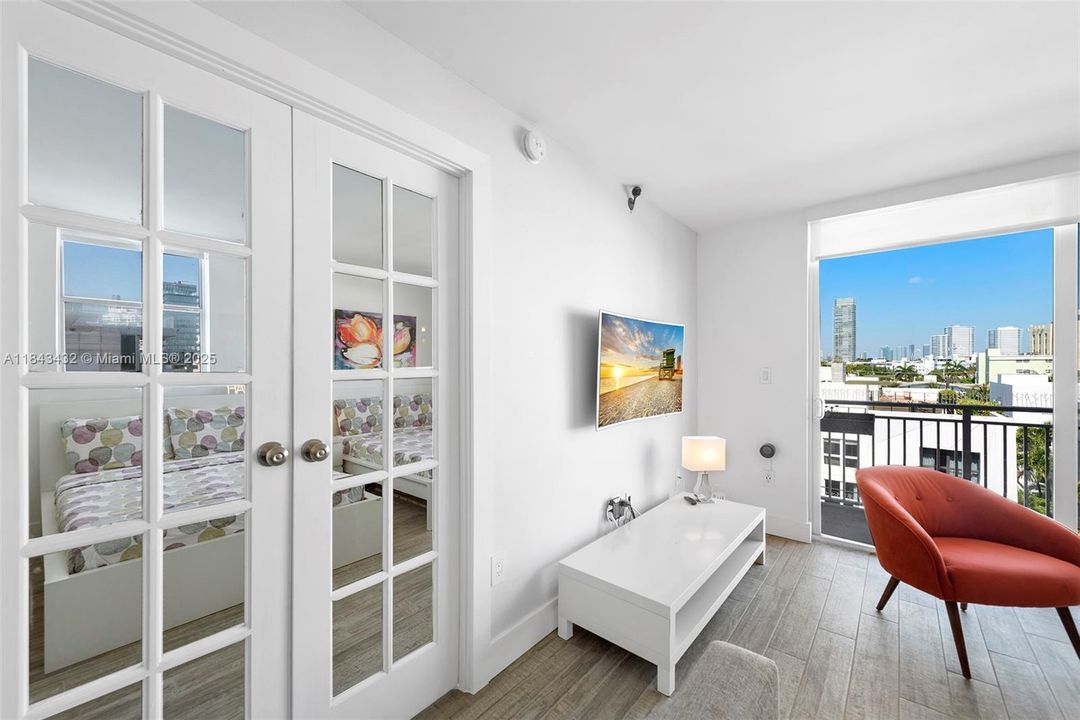 For Sale: $449,900 (1 beds, 1 baths, 662 Square Feet)