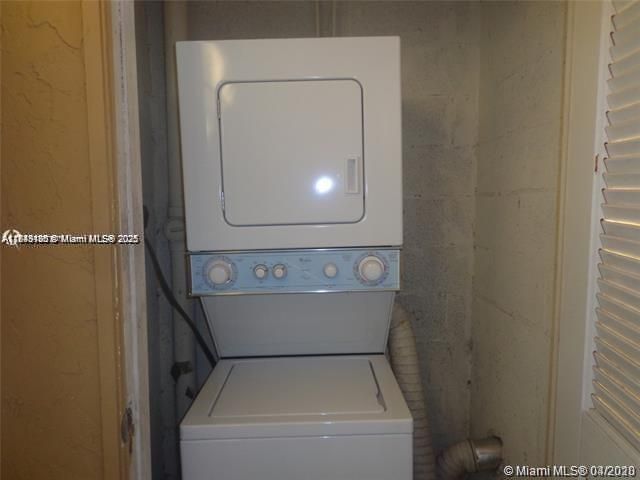 На продажу: $260,000 (2 спален, 2 ванн, 1000 Квадратных фут)