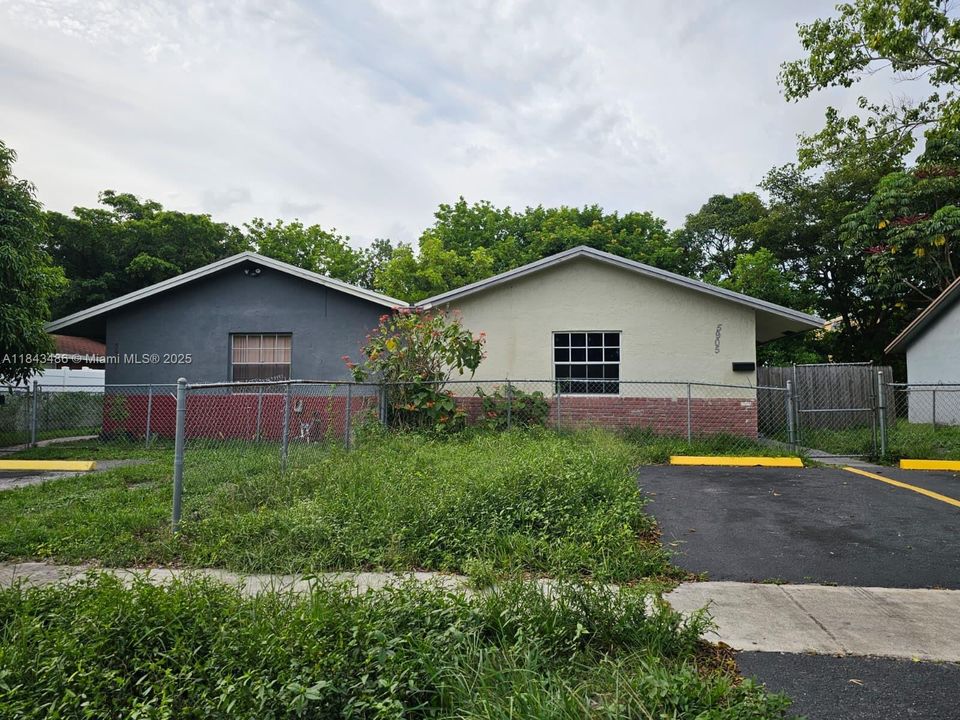 Recently Sold: $310,000 (3 beds, 2 baths, 1071 Square Feet)