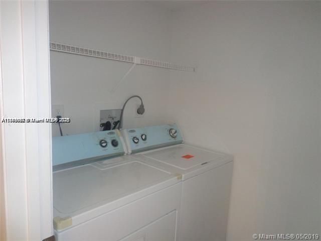 For Sale: $157,000 (1 beds, 1 baths, 695 Square Feet)