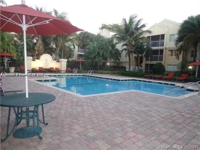 For Sale: $157,000 (1 beds, 1 baths, 695 Square Feet)