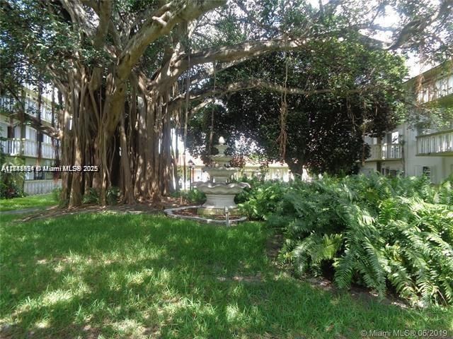 For Sale: $174,000 (2 beds, 2 baths, 920 Square Feet)