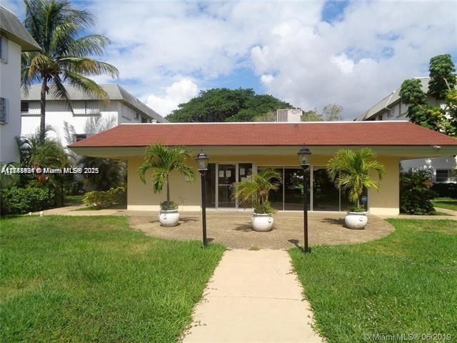 For Sale: $174,000 (2 beds, 2 baths, 920 Square Feet)