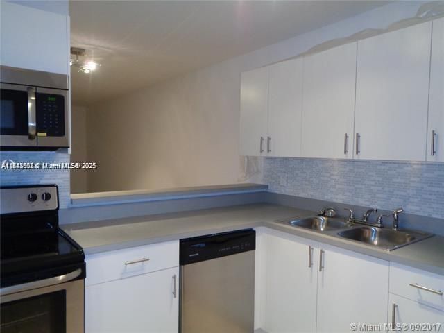 For Sale: $174,000 (2 beds, 2 baths, 920 Square Feet)
