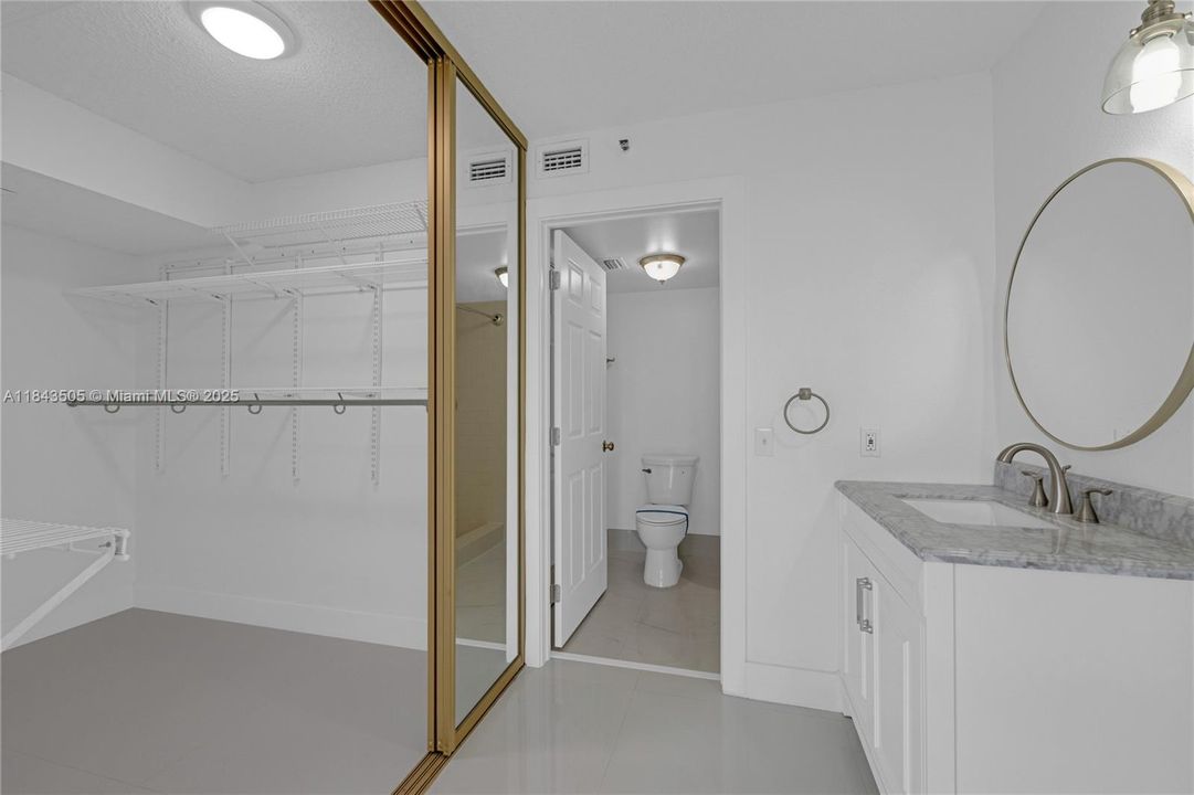 Active With Contract: $265,000 (2 beds, 2 baths, 1222 Square Feet)