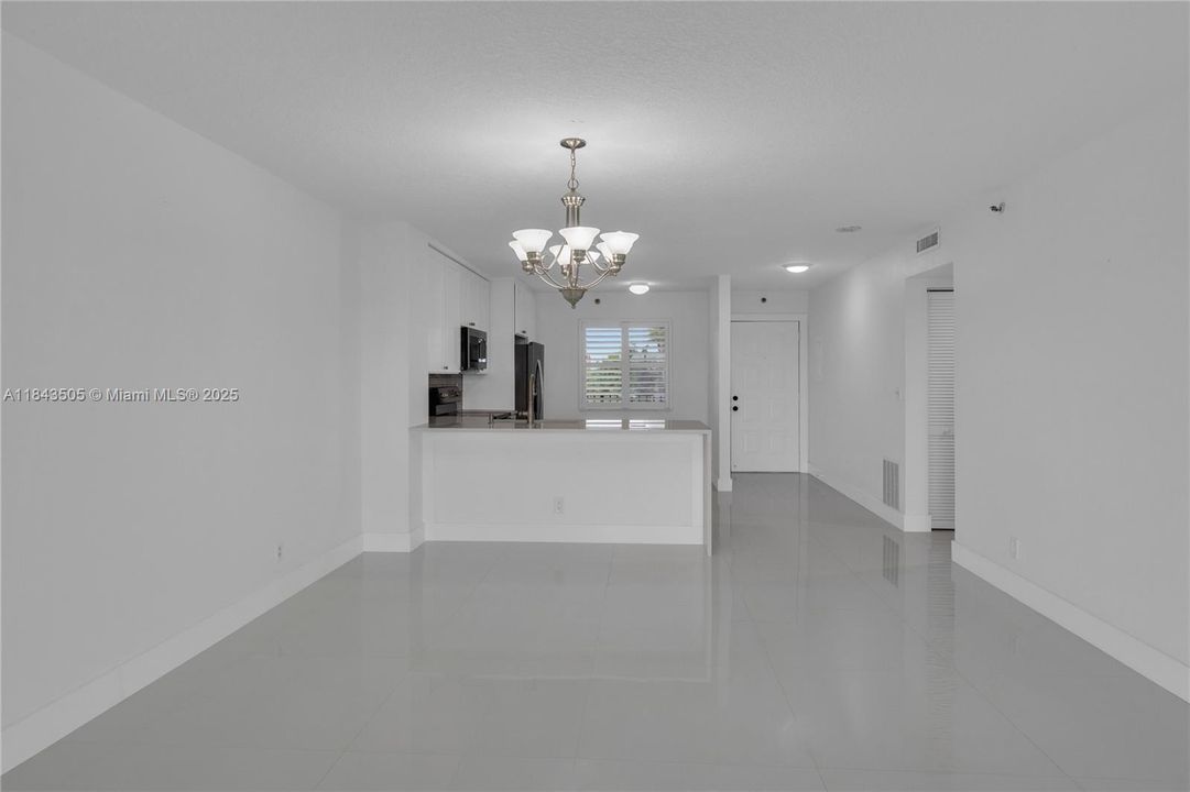 Active With Contract: $265,000 (2 beds, 2 baths, 1222 Square Feet)