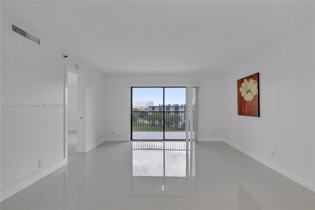 Active With Contract: $265,000 (2 beds, 2 baths, 1222 Square Feet)